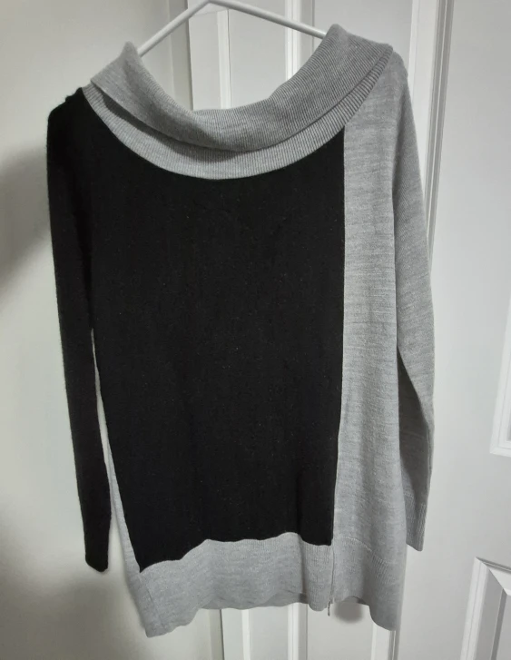 Black and Grey Sweater Size L - photo 2