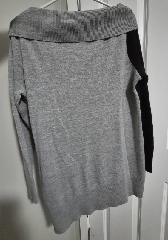 Black and Grey Sweater Size L - photo 3
