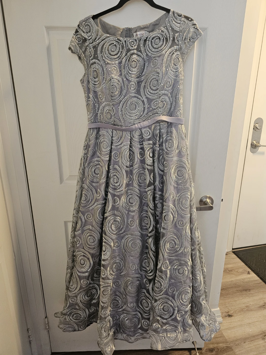 Grey Embroidered Cap Sleeve Formal Dress - photo 3