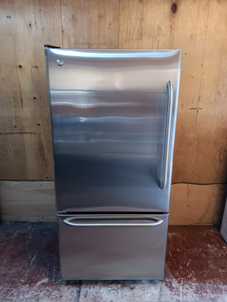 GE Stainless Steel Refrigerator with Bottom Freezer