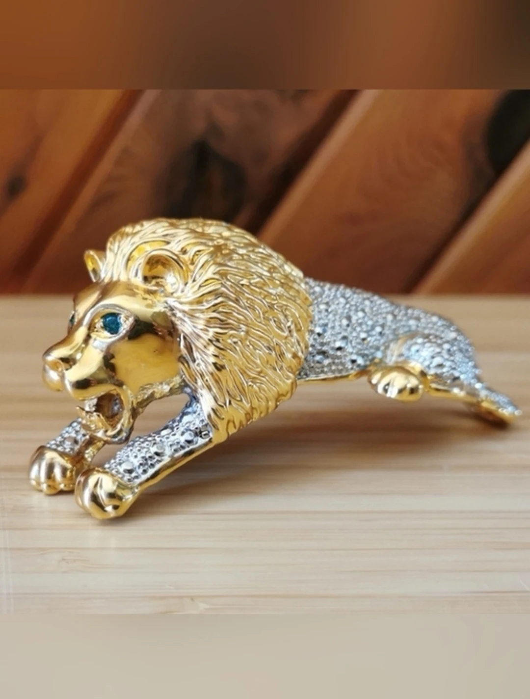 Large Vintage Lion Shoulder Brooch