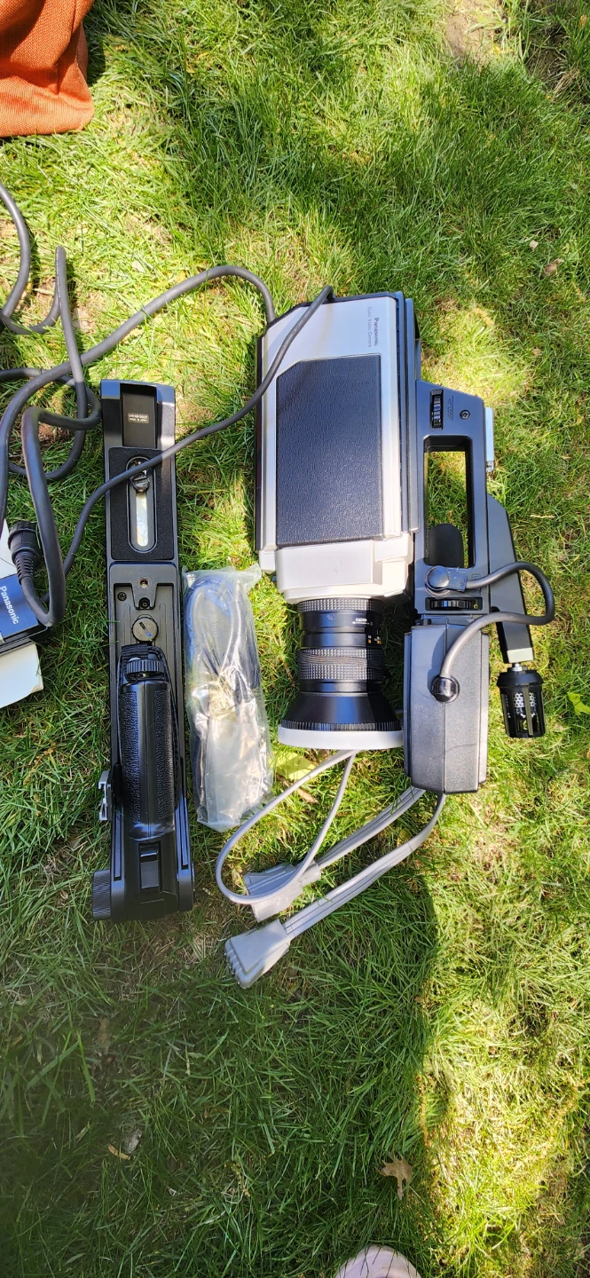 Panasonic PK-751 Color Video Camera with Accessories and Bag - photo 3