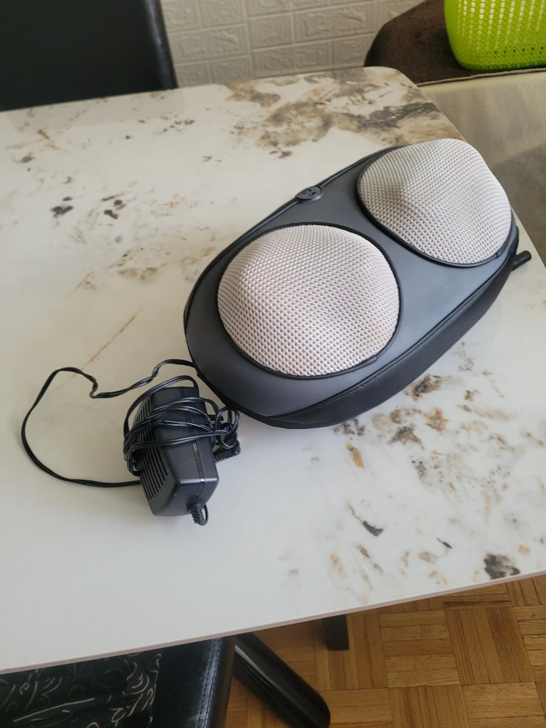 ComfortShiatsu Neck and Shoulder Massager with AC Adapter $40 - photo 5