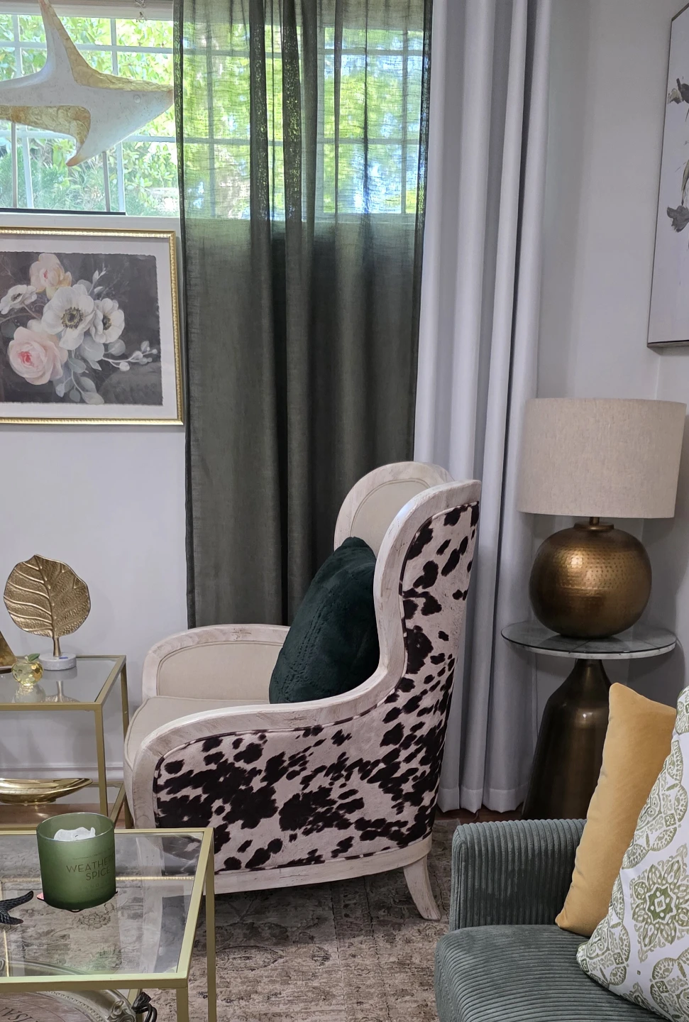 2x Wingback Armchair with Cowhide Print Accent - photo 2