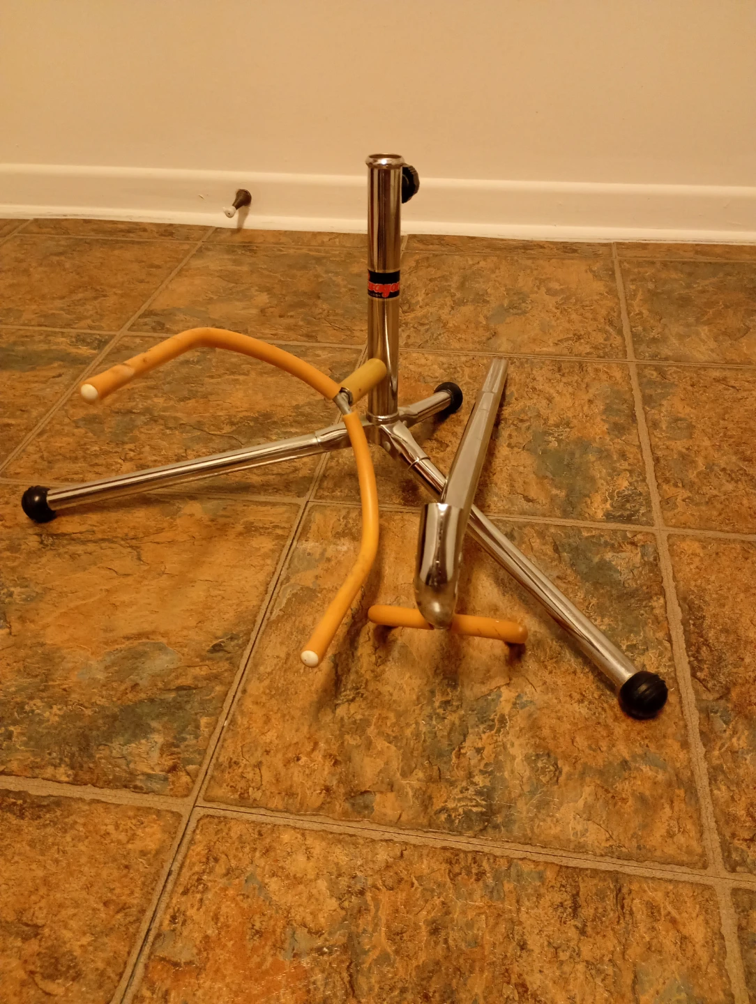 Adjustable Guitar Stand - photo 2
