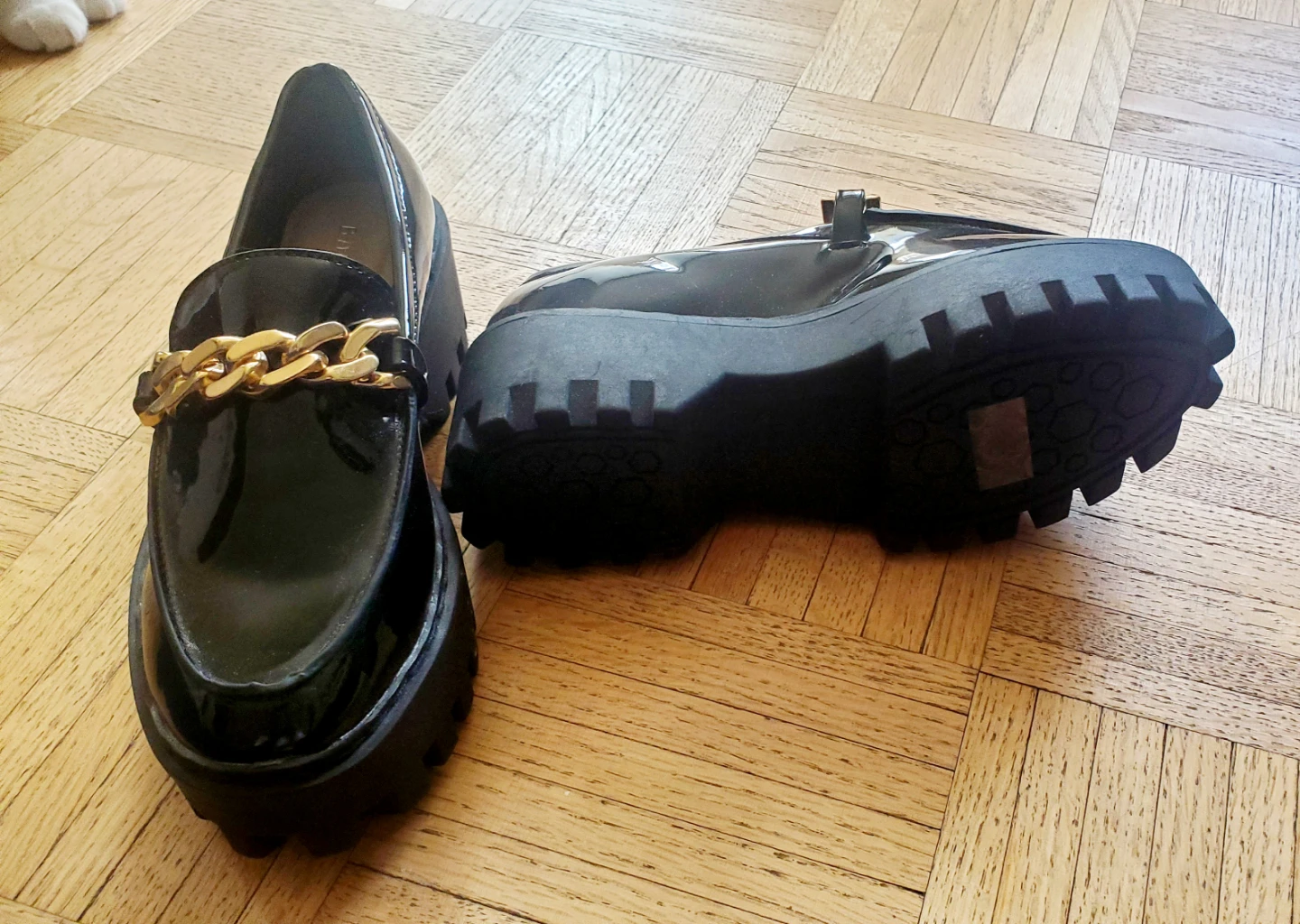 Bamboo Women's Black Patent Chain Loafers - photo 2