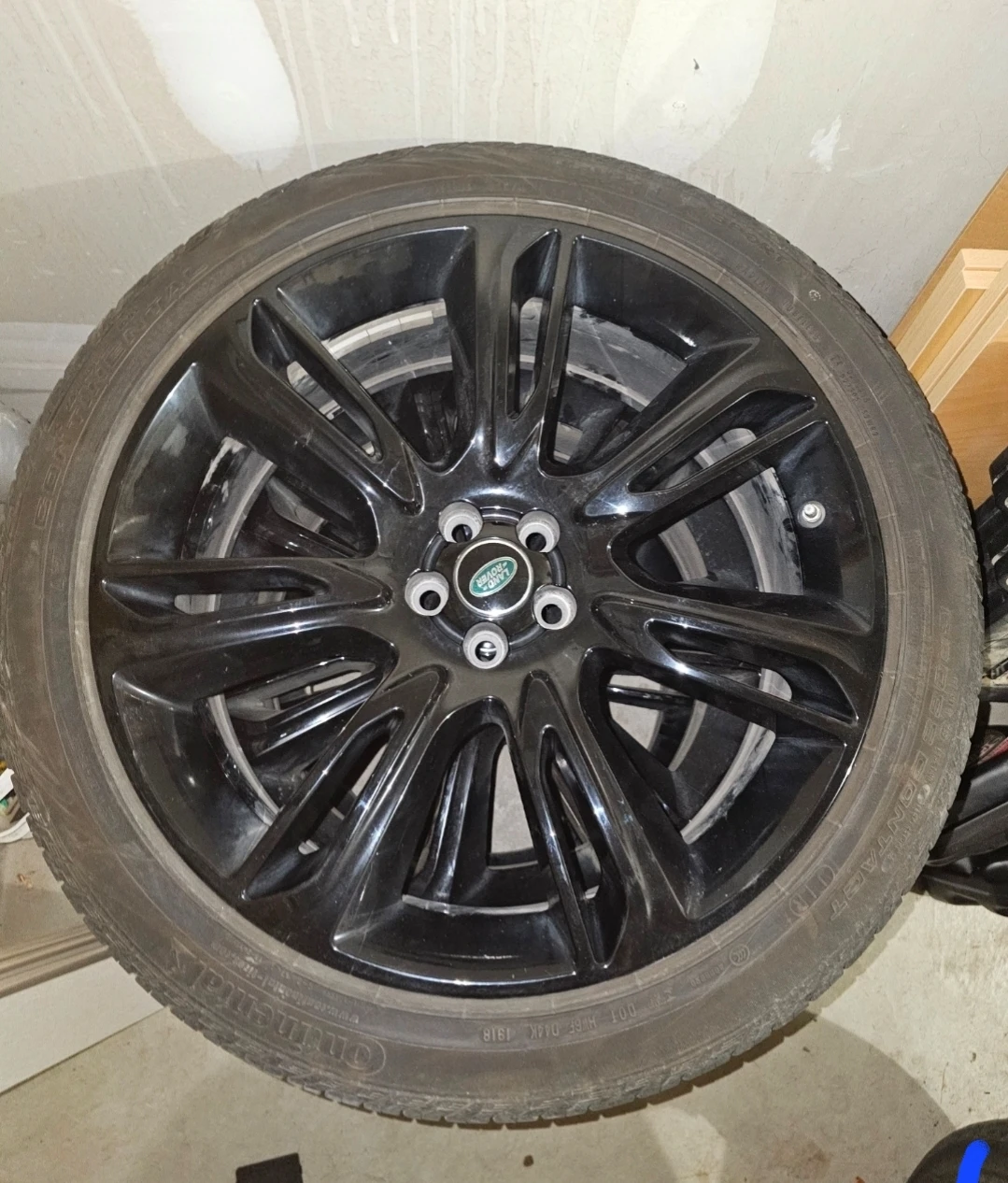 Range rover velar Continental all season Tire with Black Rim