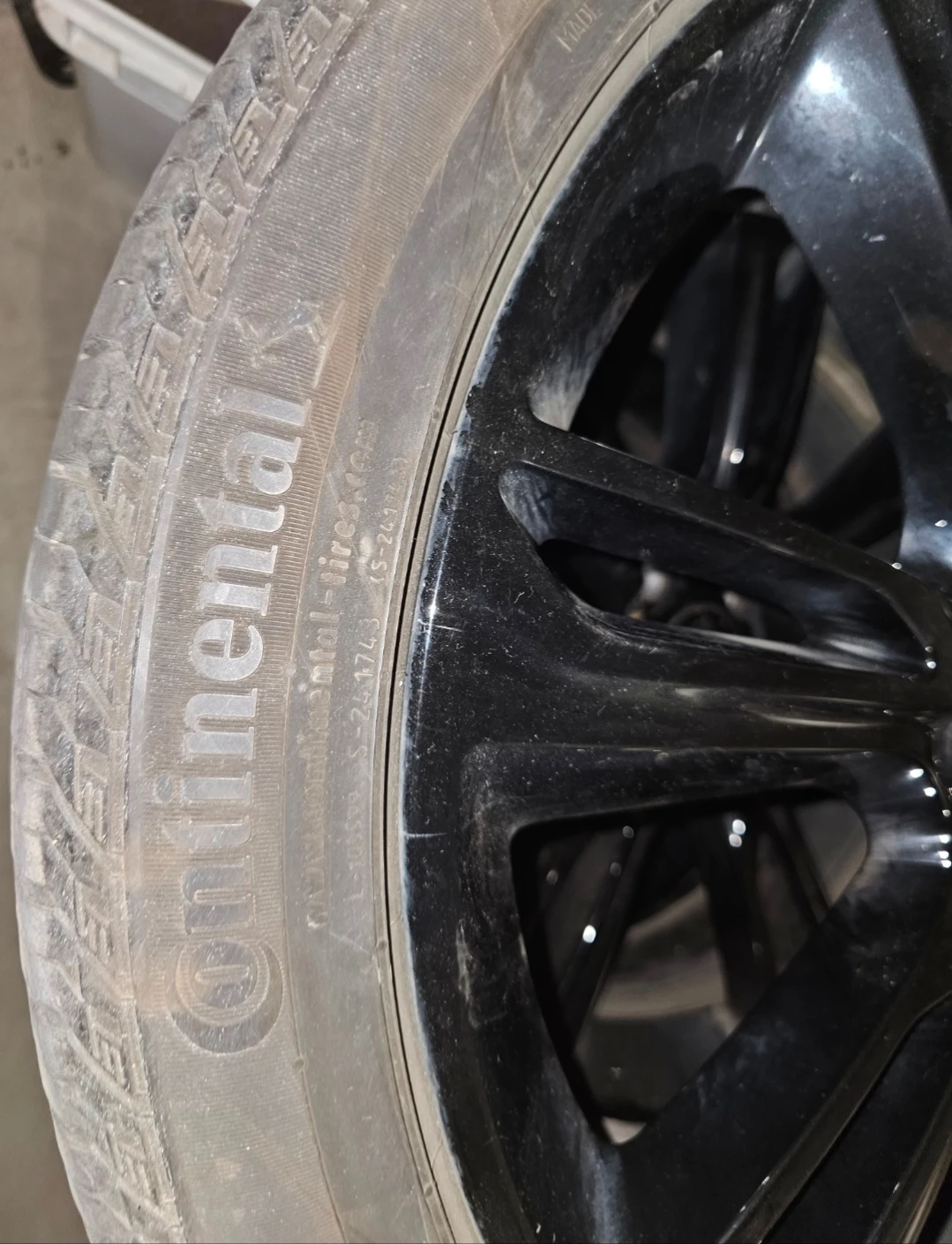 Range rover velar Continental all season Tire with Black Rim - photo 2