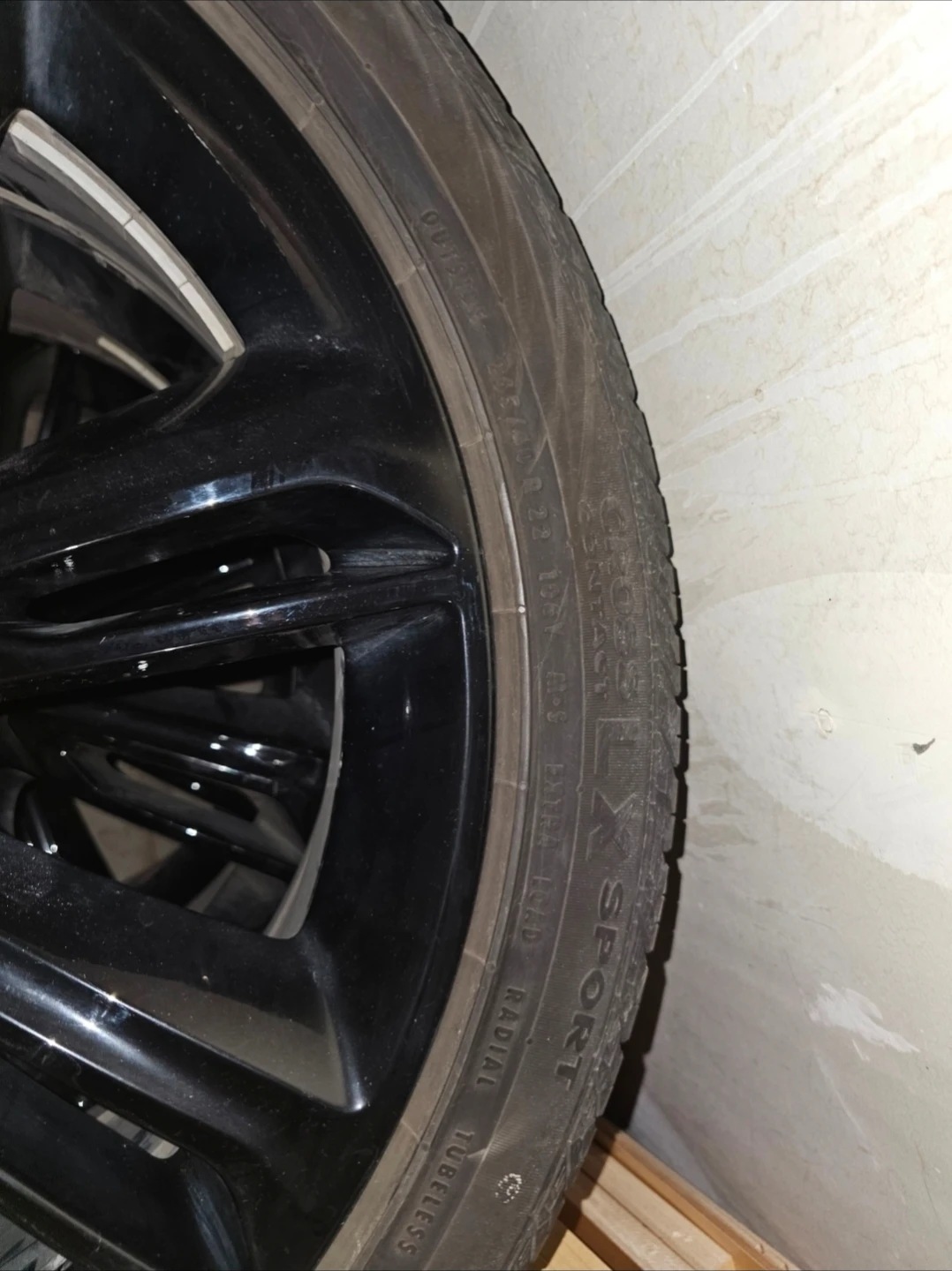 Range rover velar Continental all season Tire with Black Rim - photo 3