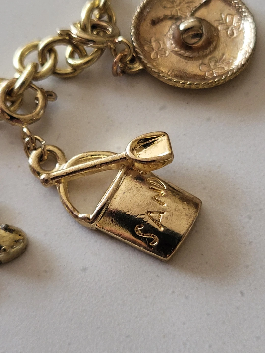 Gold Tone Charm Bracelet - photo 4