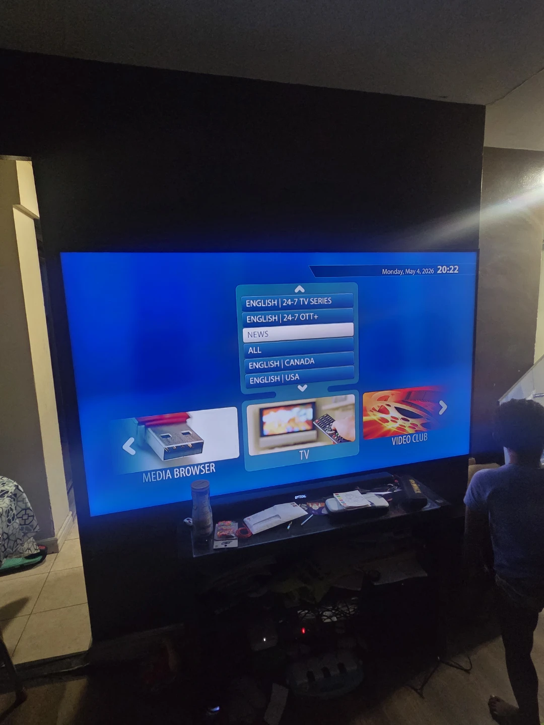 82 inch QLED samsung smart tv QN82Q60