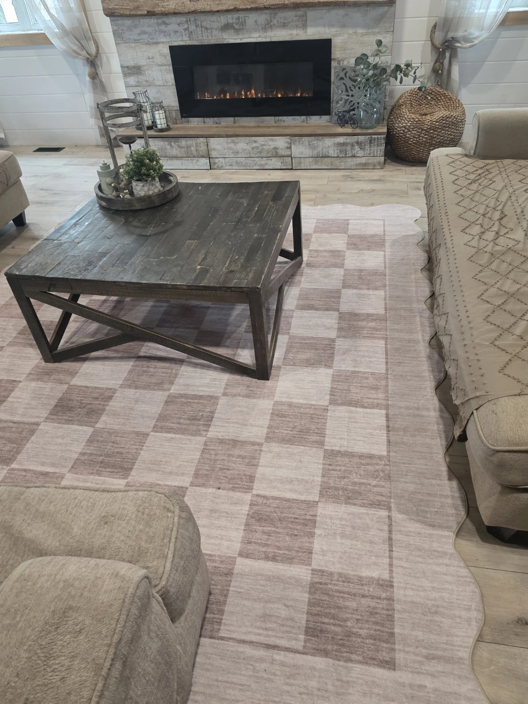 Scalloped Beige and Brown Area Rug - 8' x 10'