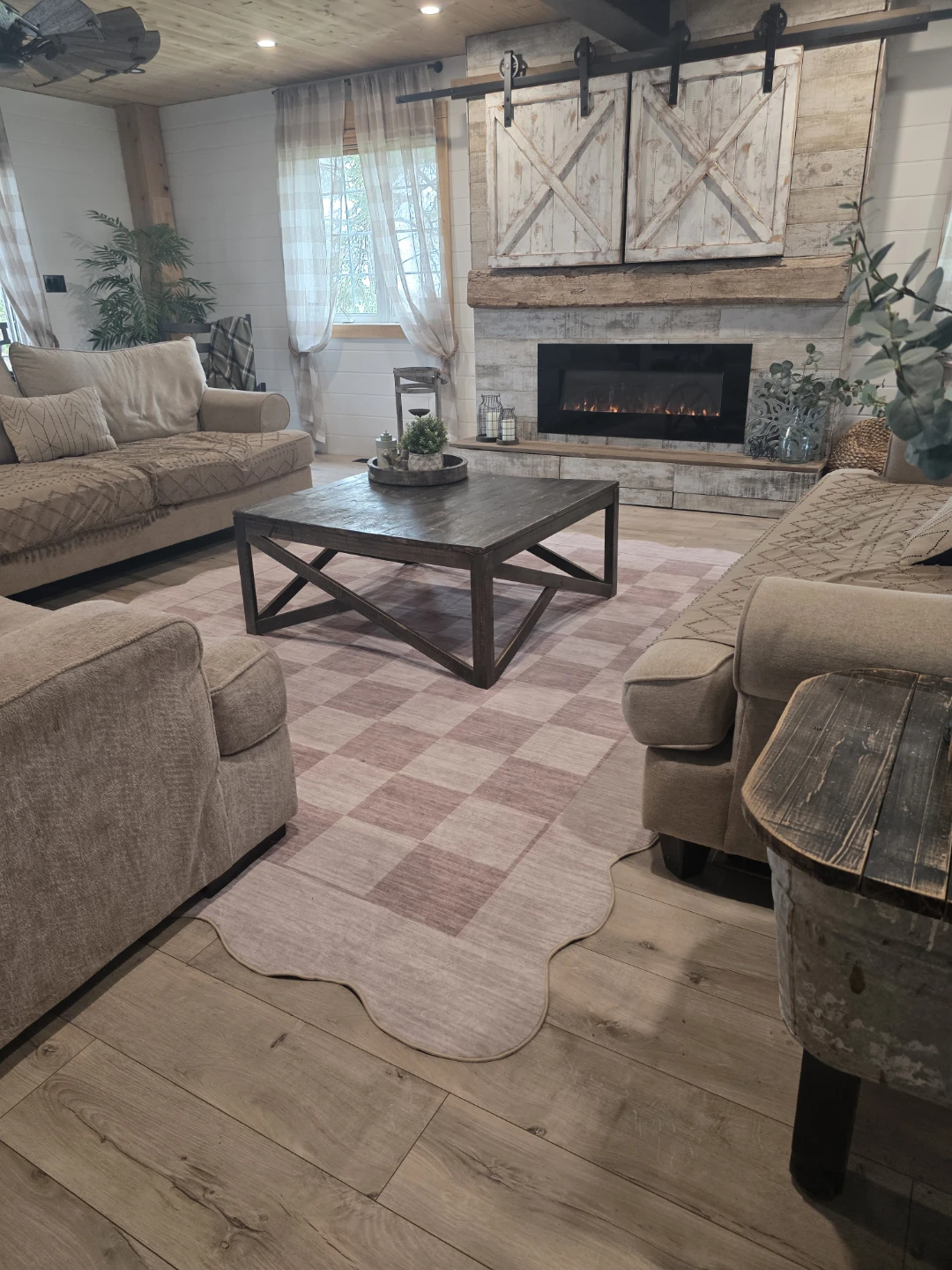 Scalloped Beige and Brown Area Rug - 8' x 10' - photo 2