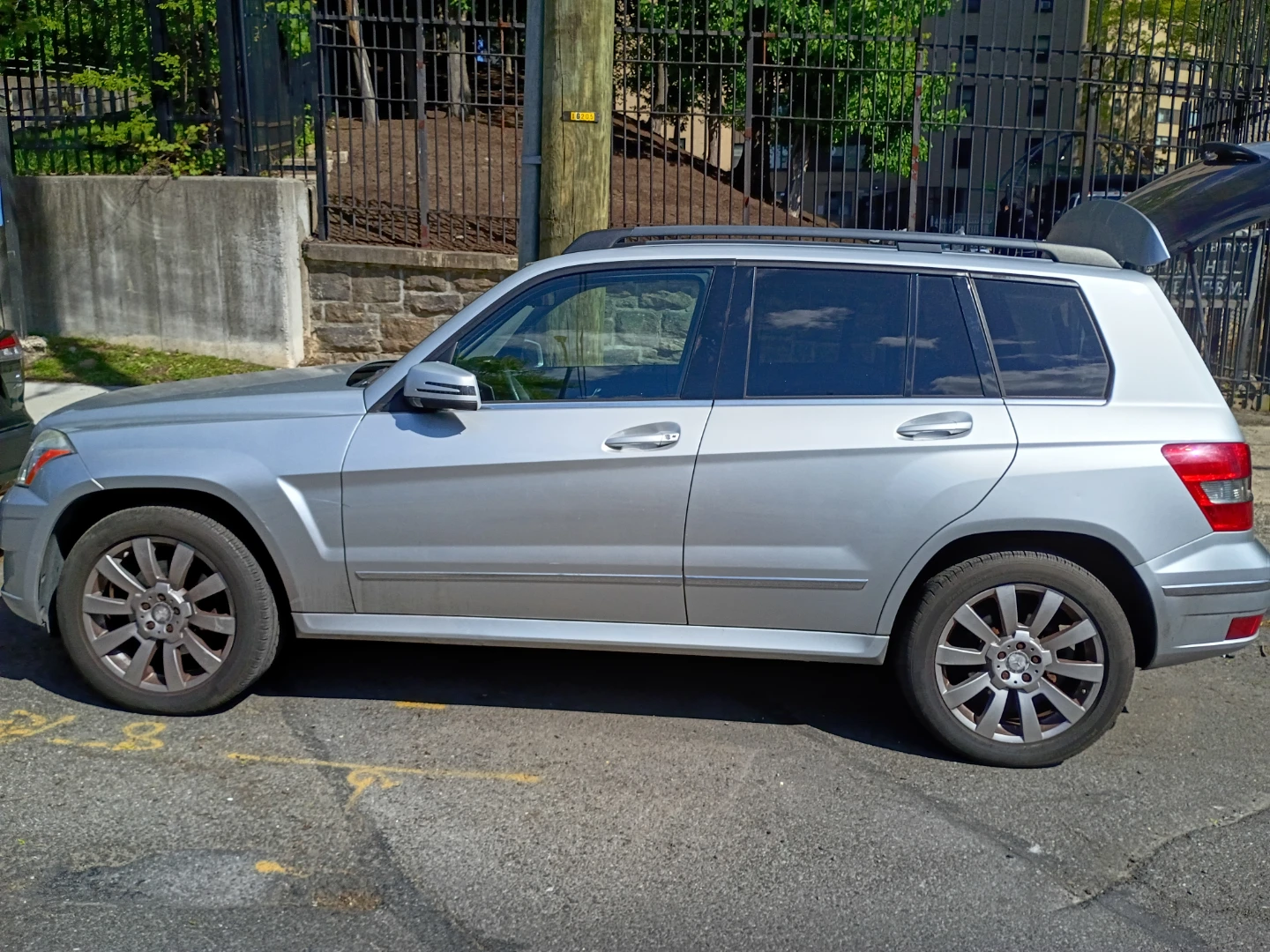 Silver Mercedes-Benz GLK 350 4MATIC SUV - photo 4
