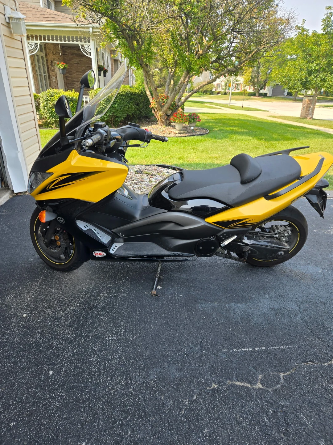 Yellow Yamaha TMAX Scooter - photo 3