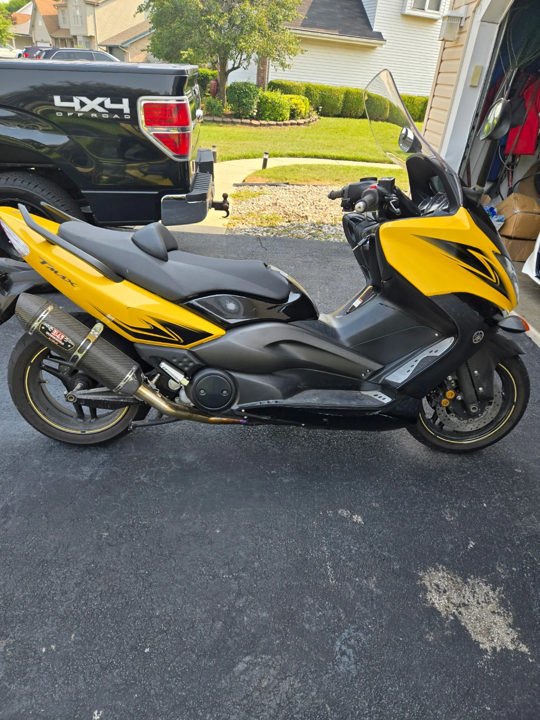 Yellow Yamaha TMAX Scooter - photo 4