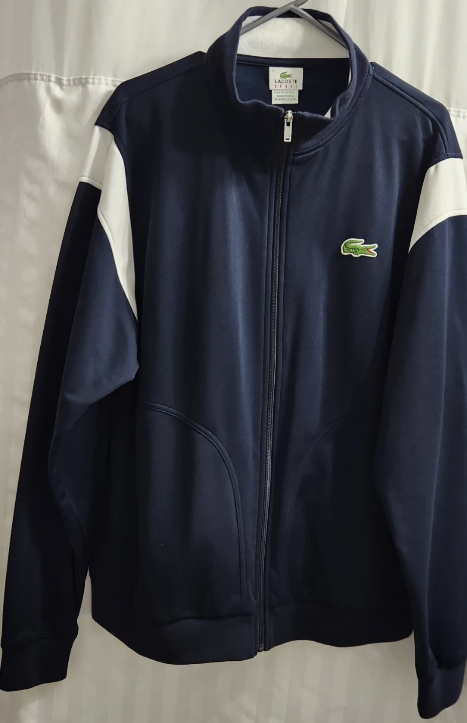 LACOSTE NEW LARGE SMOKE FREE NO PETS. - photo 2
