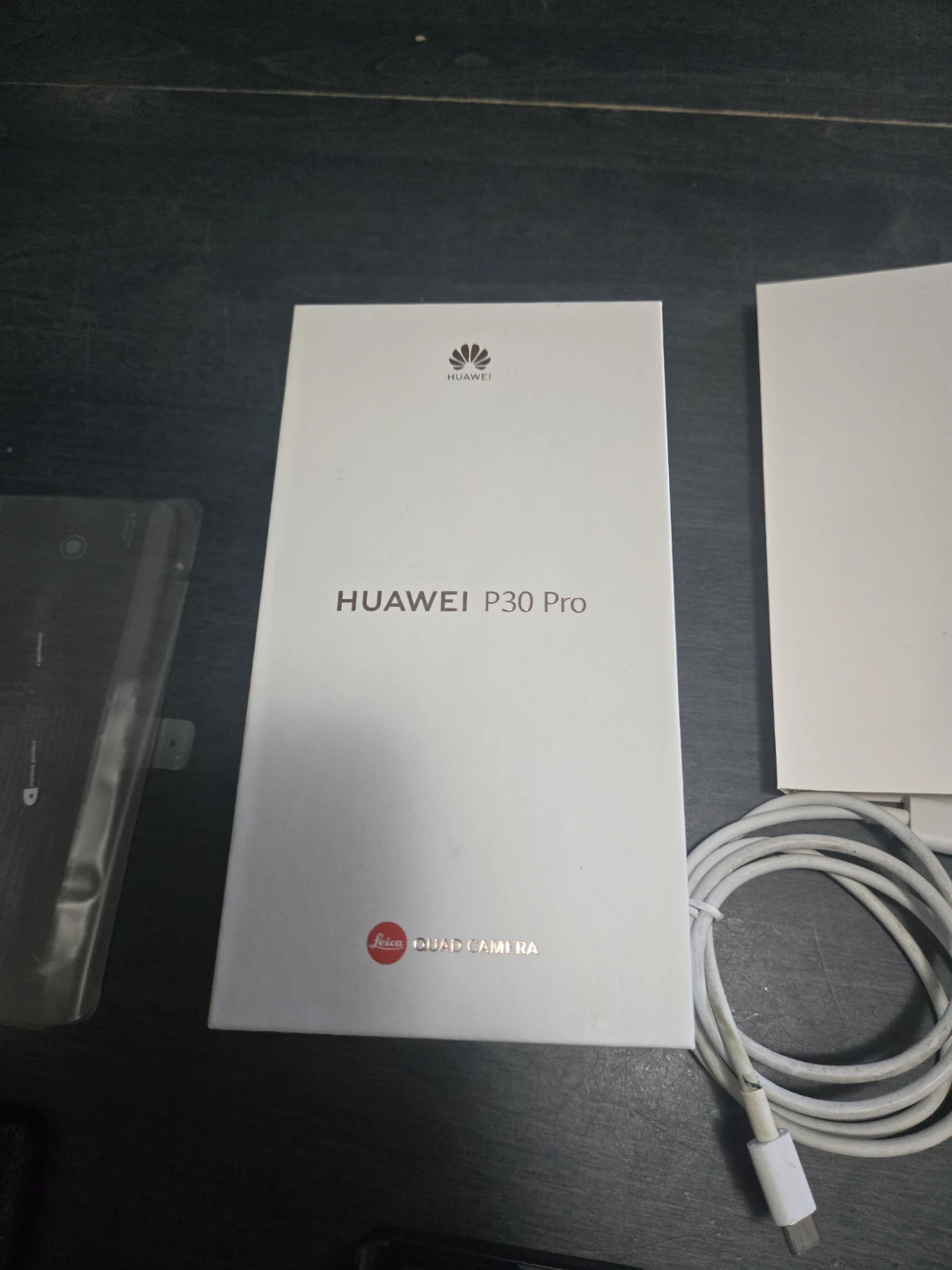 Huawei P30 Pro smartphone with charger and case - photo 2