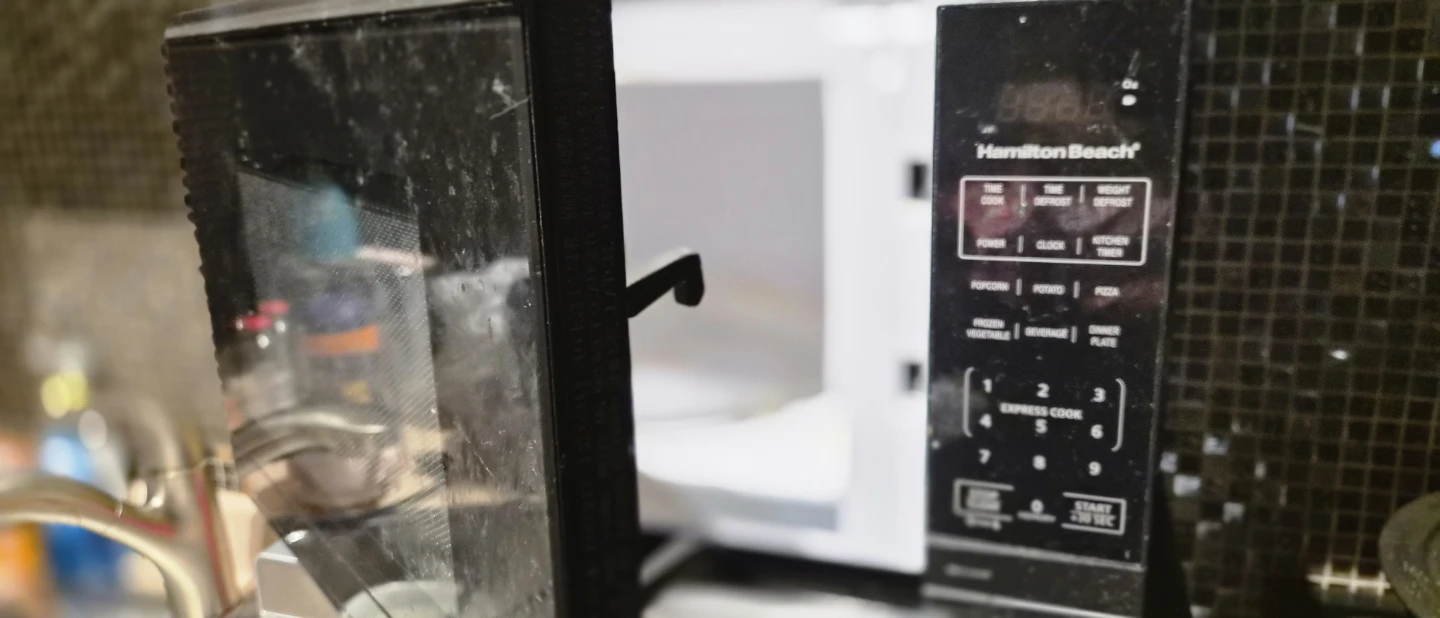 Hamilton Beach Microwave Oven - photo 4
