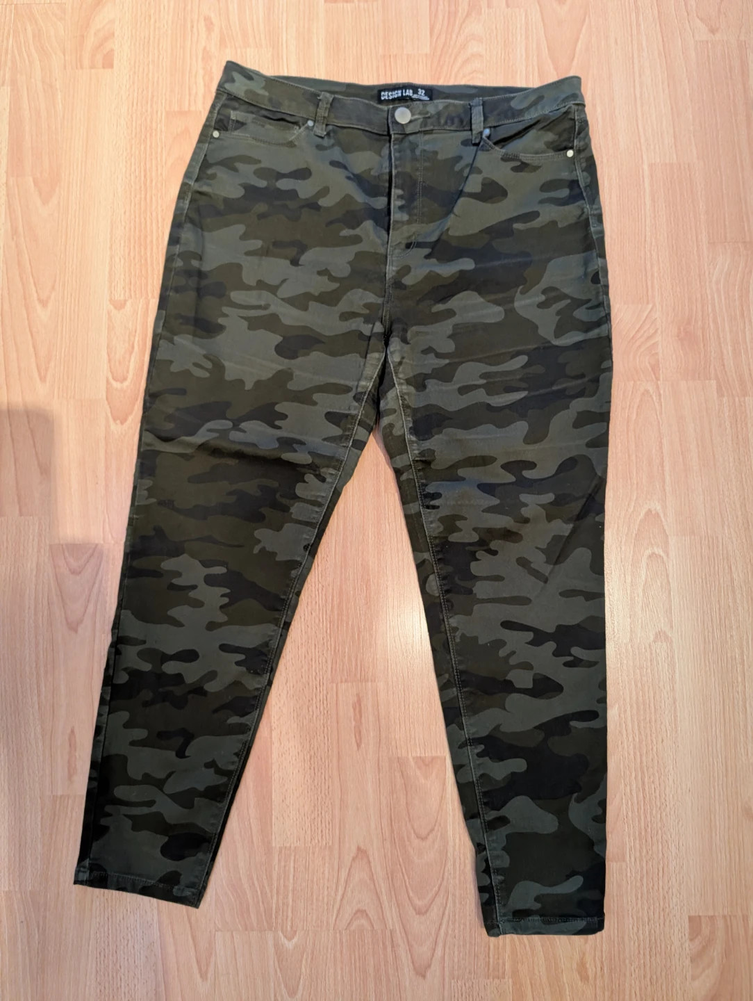 DESIGN LAB camouflage pants size 32