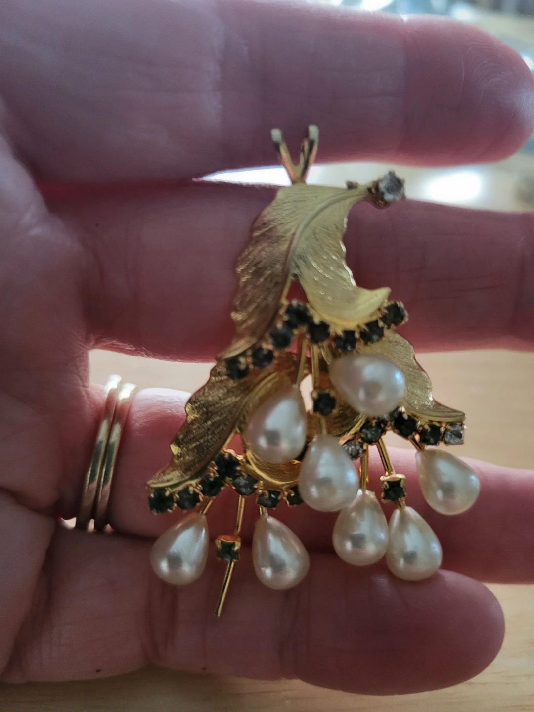 Vintage Gold tone leaf & pearl Pendant - photo 2
