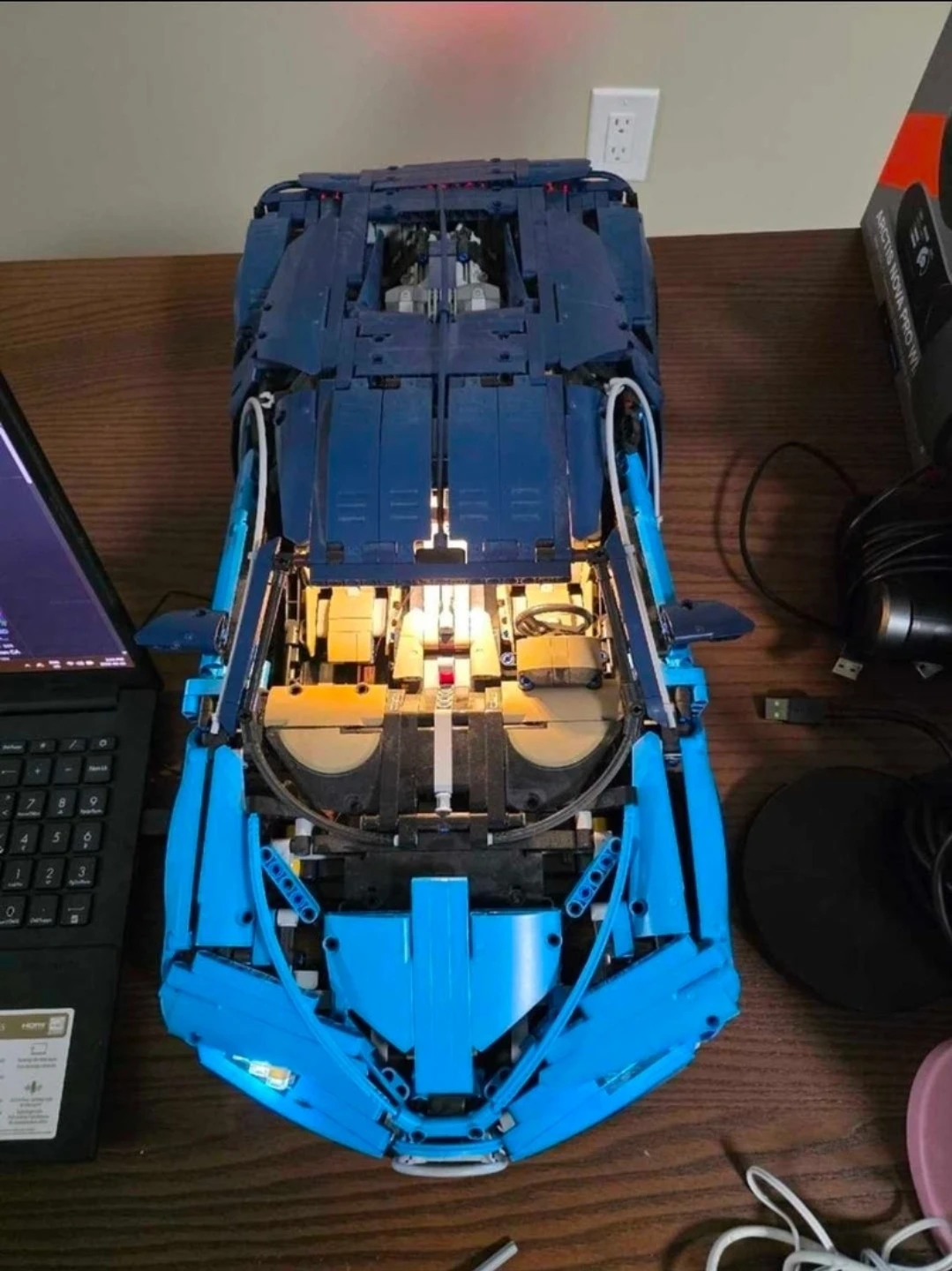 LEGO Technic Bugatti Chiron with Lights and Bat Wings - photo 2