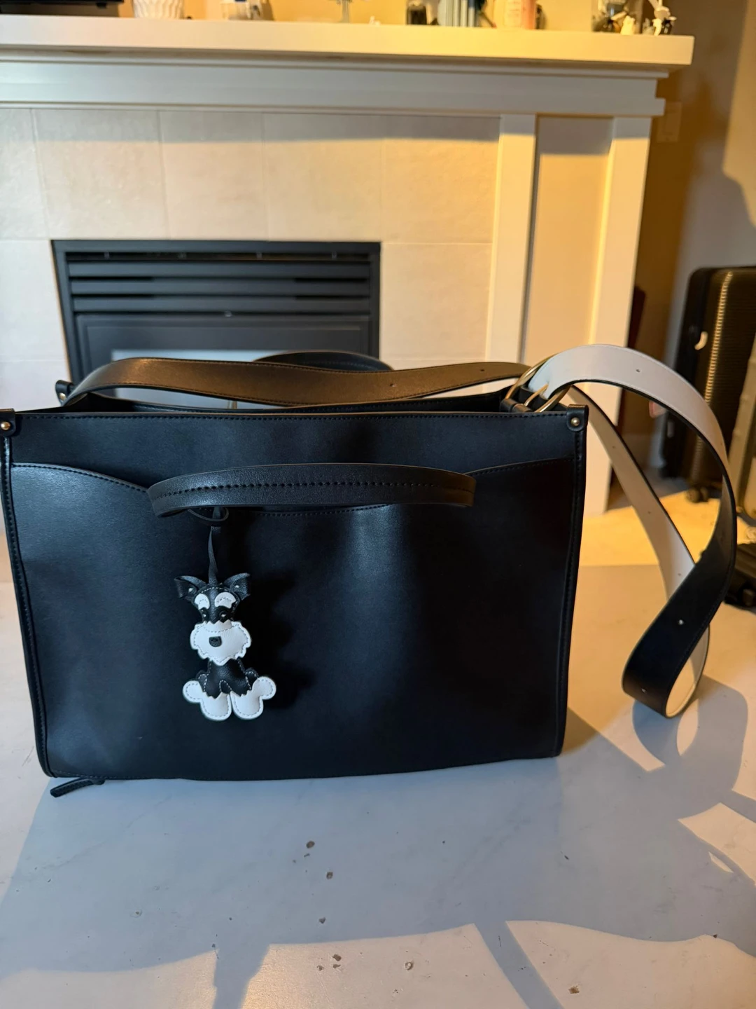 Oleada Reverie Tote in Black with Bag Charm