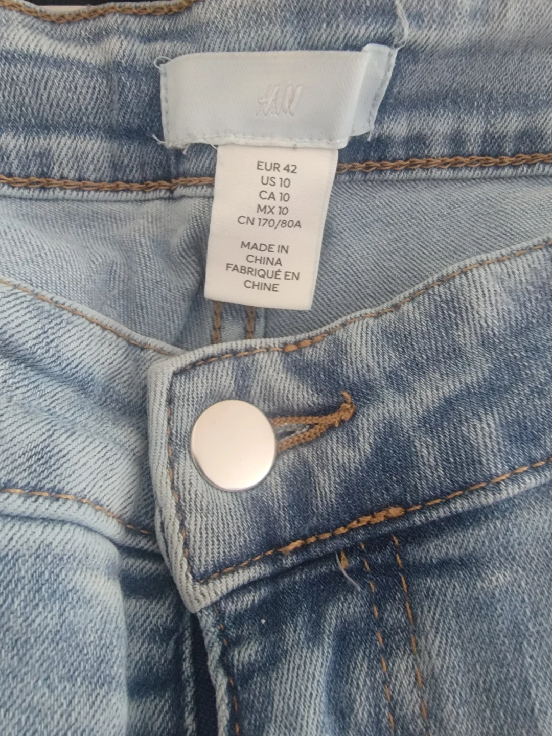 H&M Women's Light Wash Denim Jeans - Size 10 - photo 2