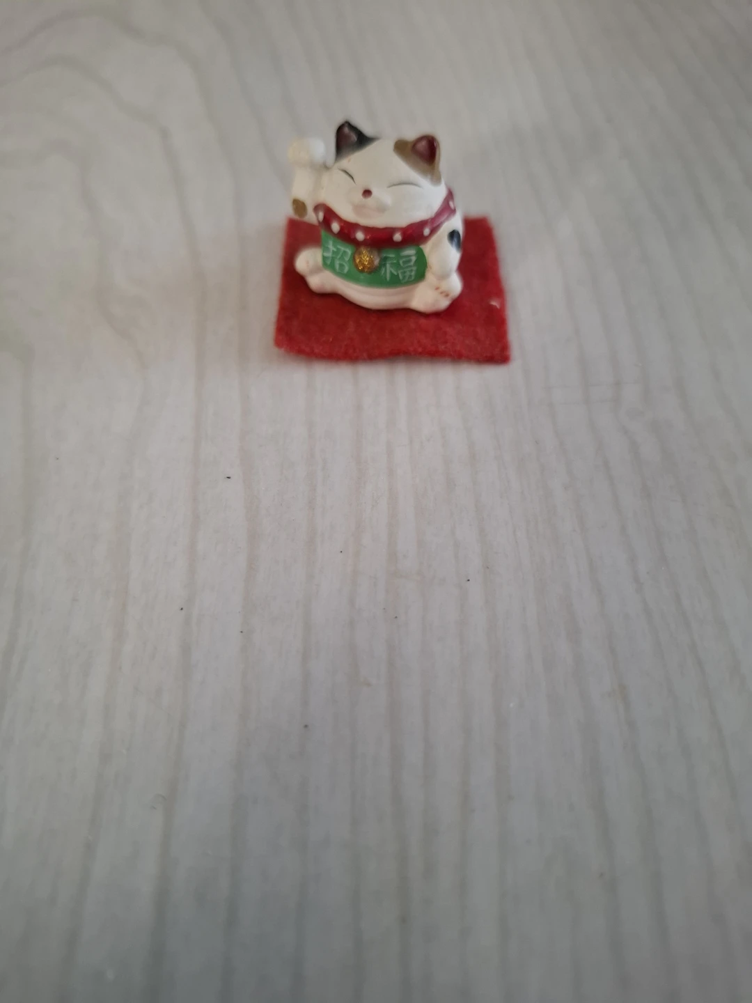 Maneki-neko Lucky Cat Figurine