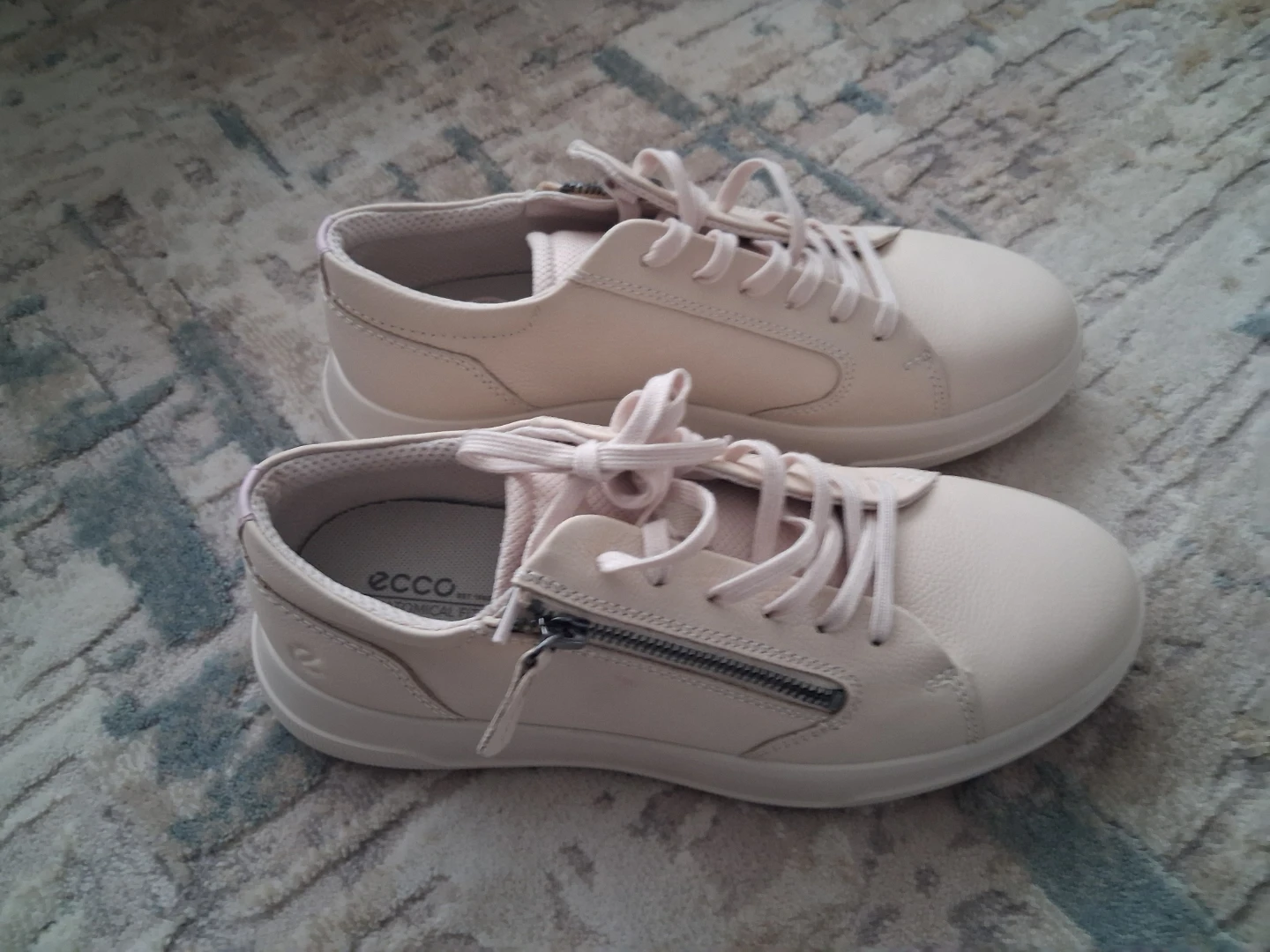 Ecco Cream Leather Sneakers Size 39