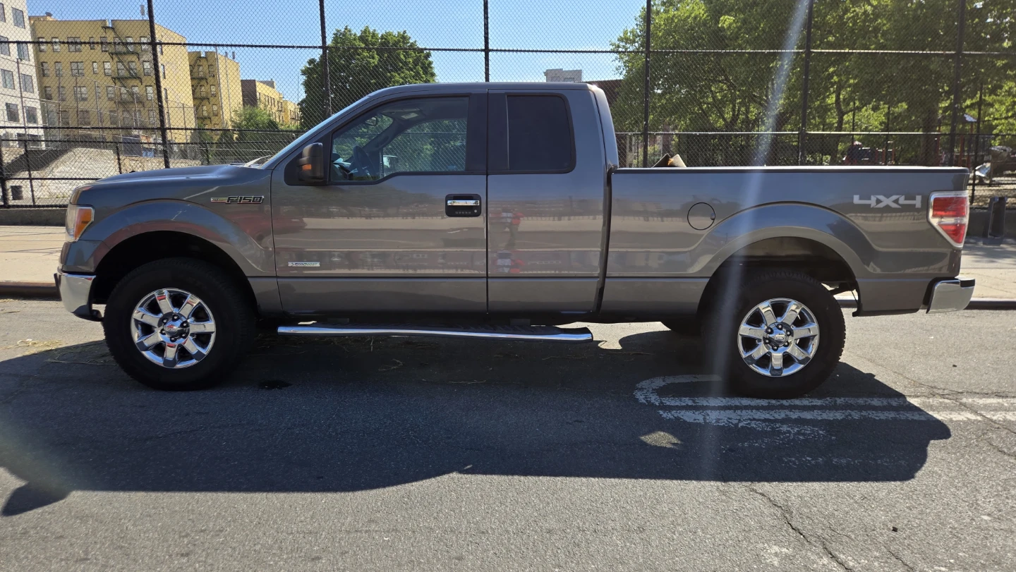 Ford F-150 4x4 XLT Pickup Truck
