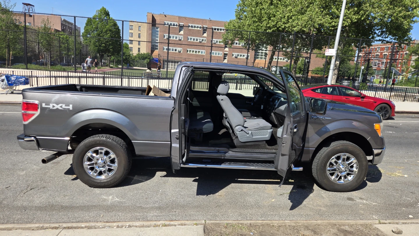 Ford F-150 4x4 XLT Pickup Truck - photo 2
