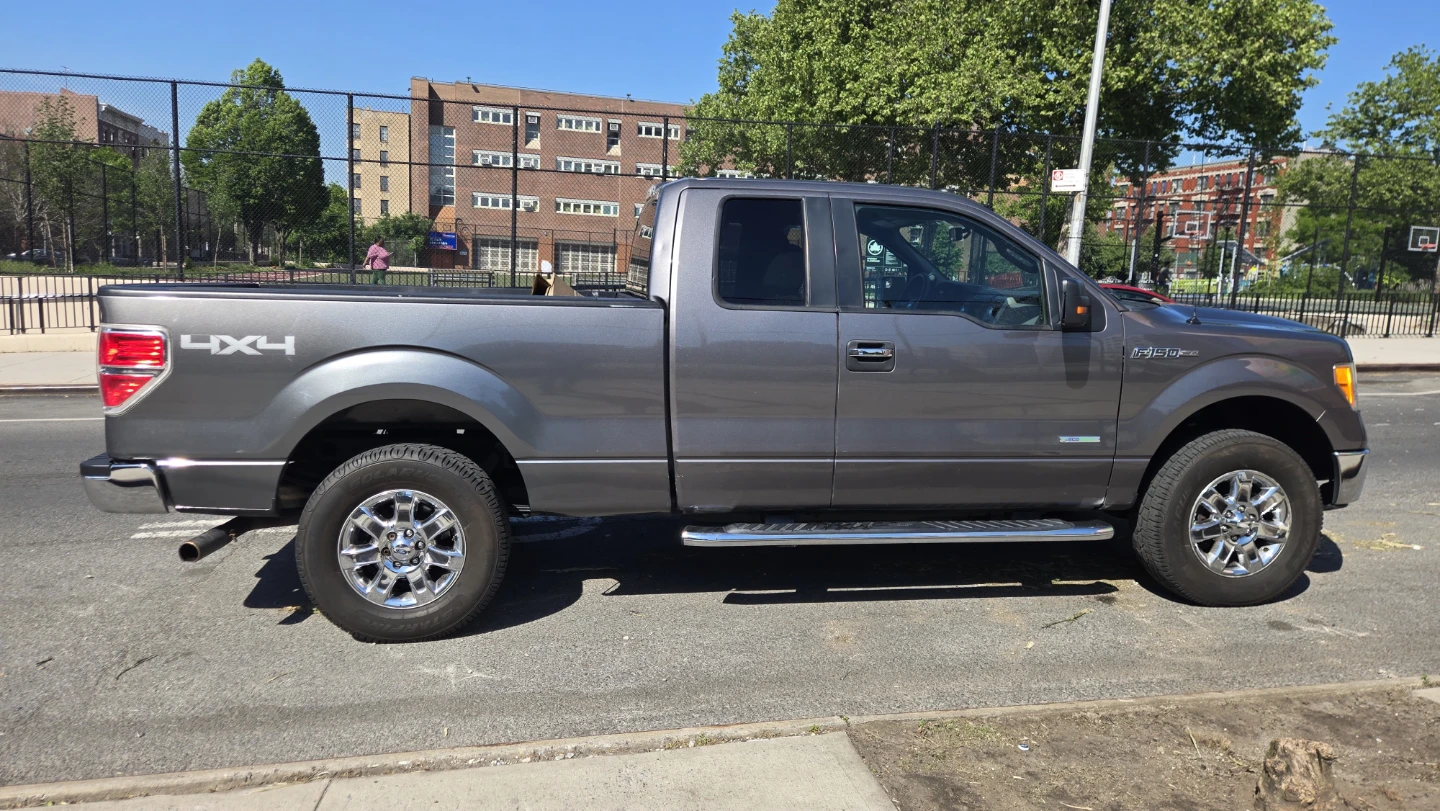 Ford F-150 4x4 XLT Pickup Truck - photo 5