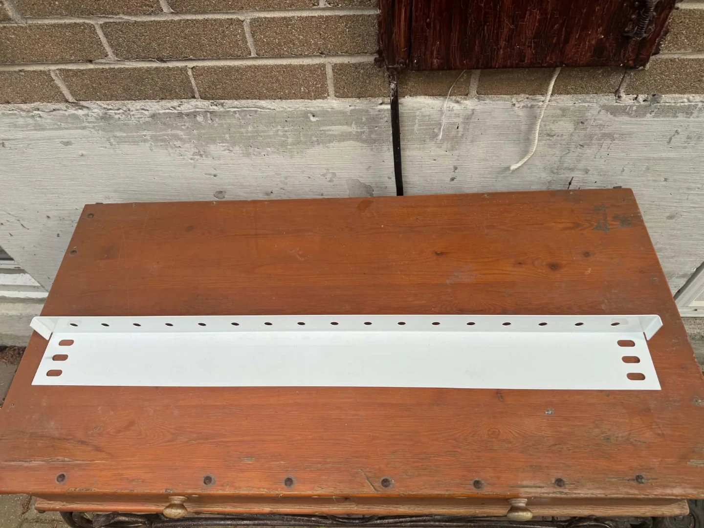 White Metal Bracket - photo 2