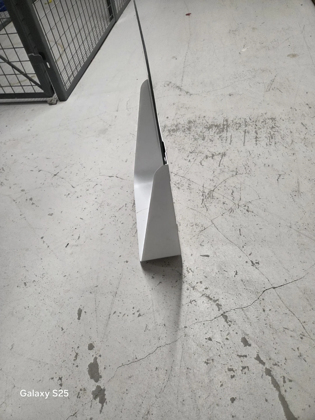 White Metal Easel Mirror - photo 3