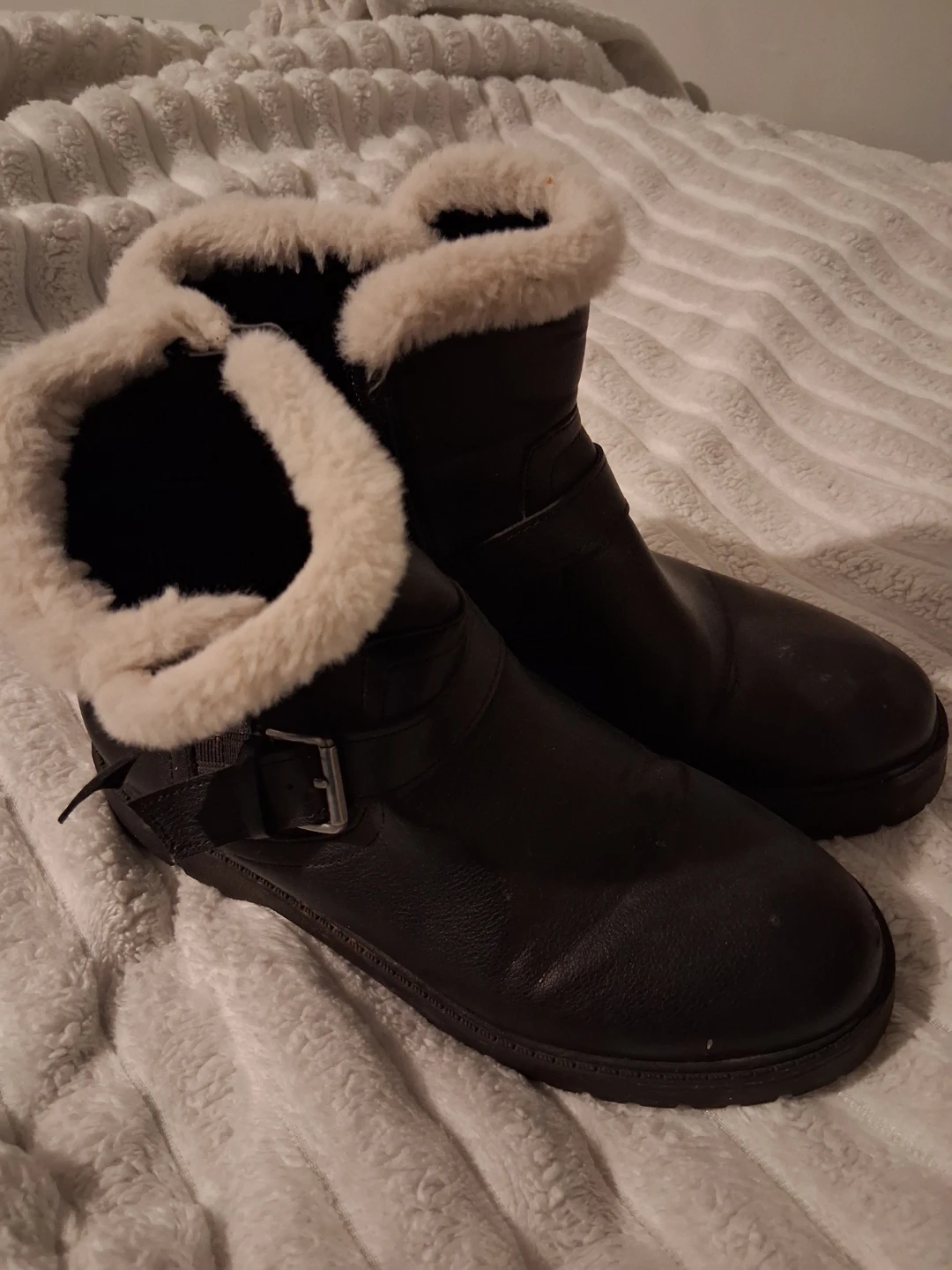 Women's Black Faux Leather Ankle Boots with Fur Lining