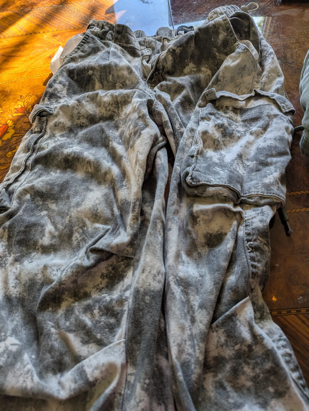 Forever 21 Camo Cargo Pants Size S