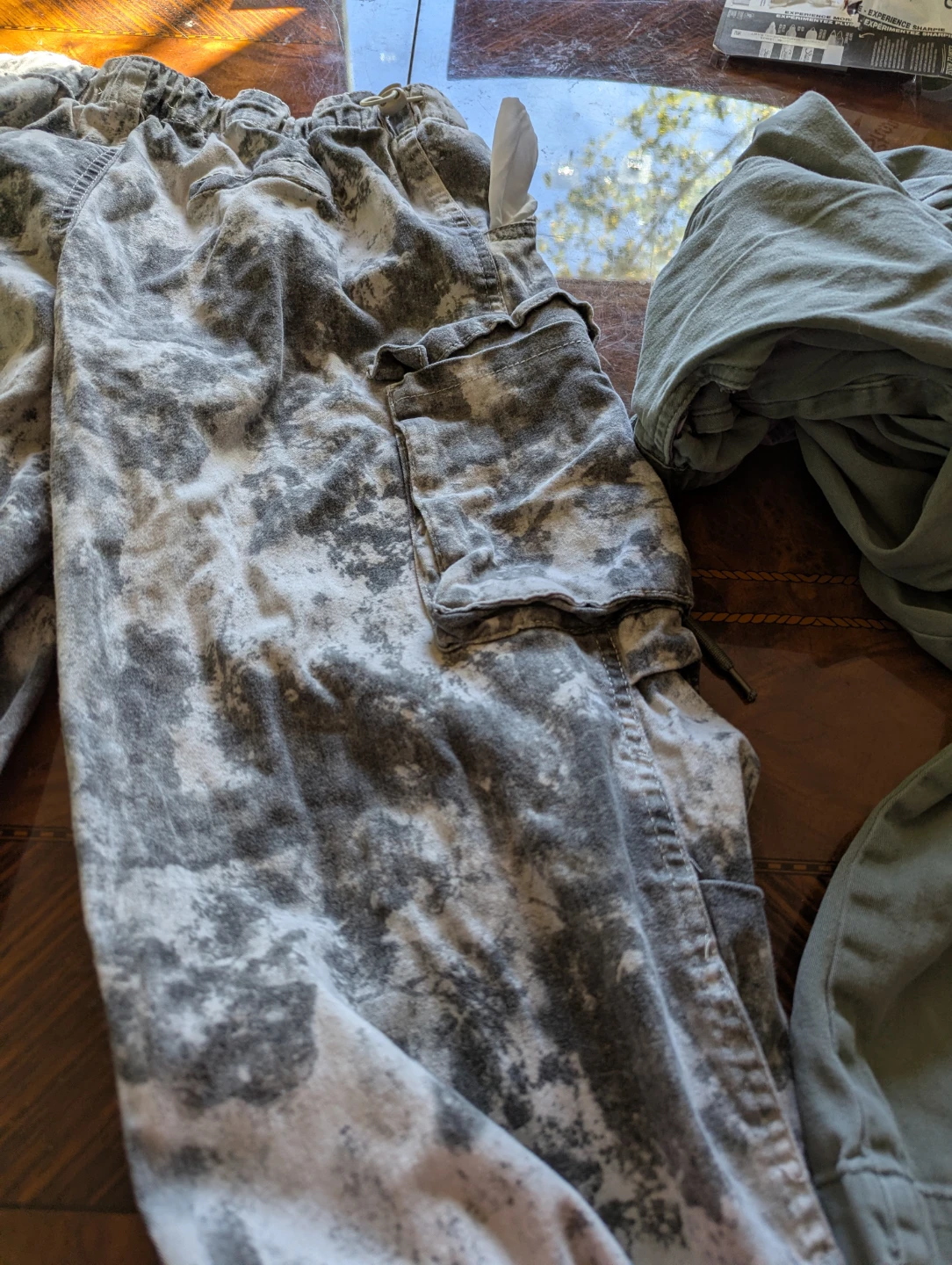 Forever 21 Camo Cargo Pants Size S - photo 2