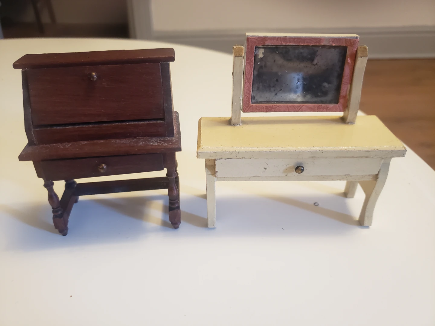 Dollhouse miniatures lot