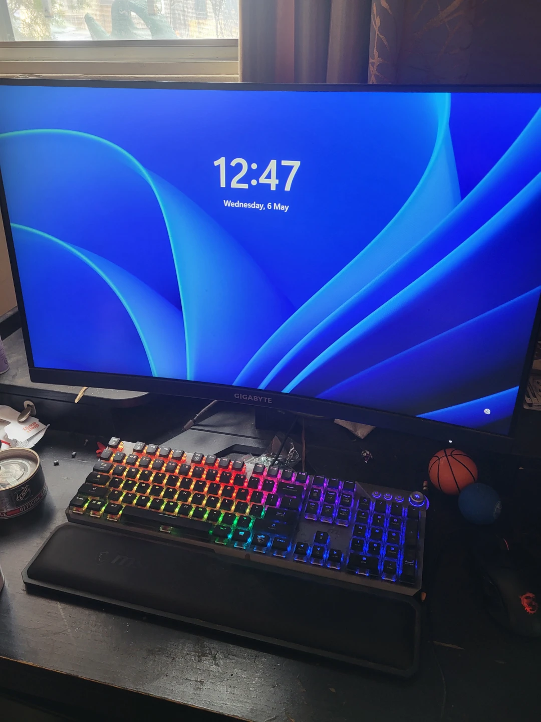 GIGABYTE Gaming Monitor and RGB Mechanical Keyboard