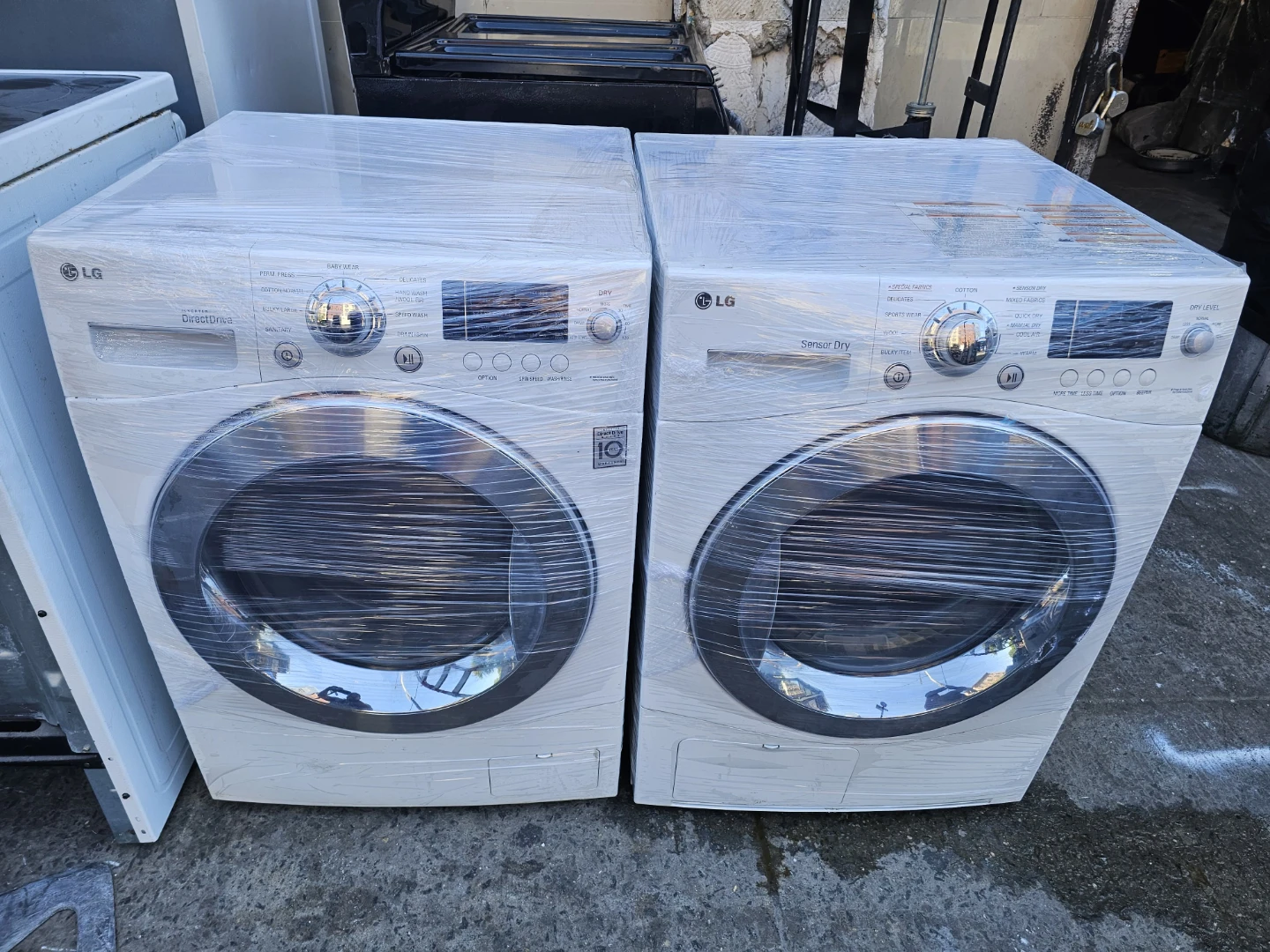 Lg 24in wide washer and electric ventless dryer set