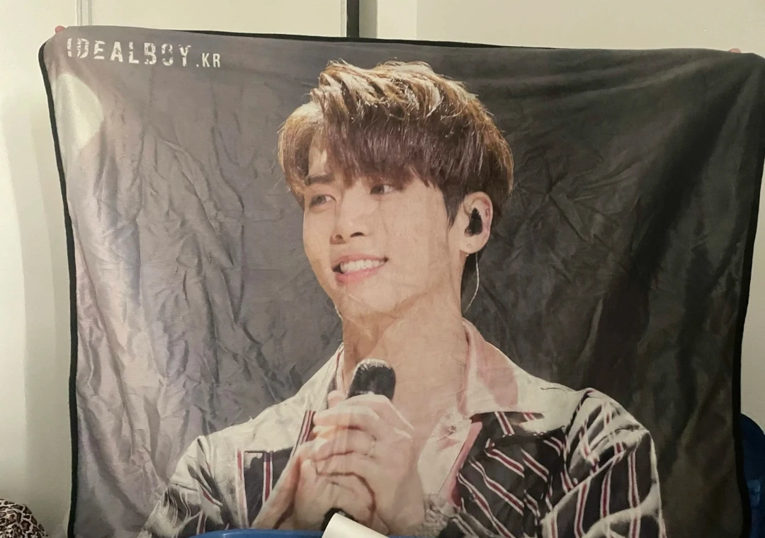 SHINee Jonghyun Blanket fansite merch