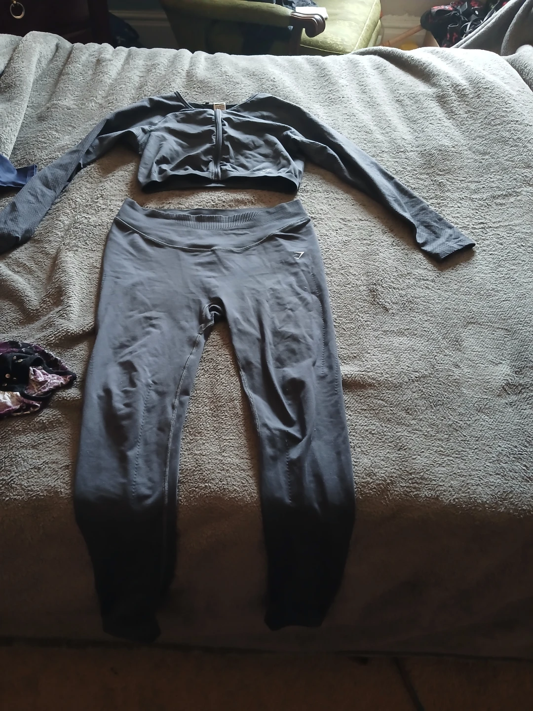 Gymshark Grey Crop Zip Jacket and Leggings Set XL