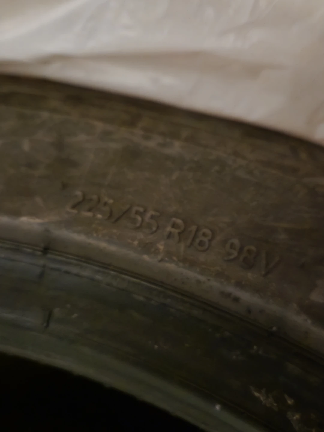 Bfgoodrich80%+ 225 55 r18 tires , all seasons