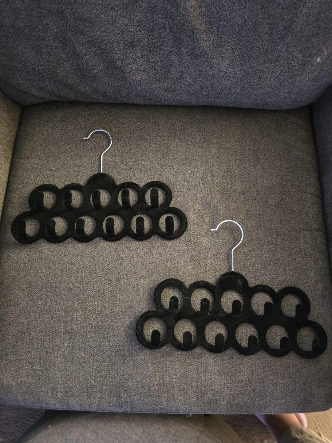 Belt/tie/spot metal hangers