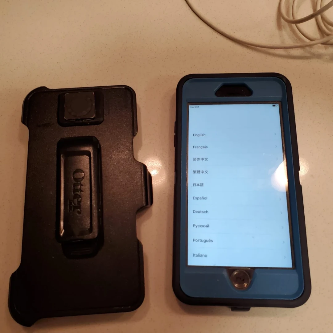 Iphone 6s w/OtterBox Defender Case with Swivel Belt Clip - photo 4
