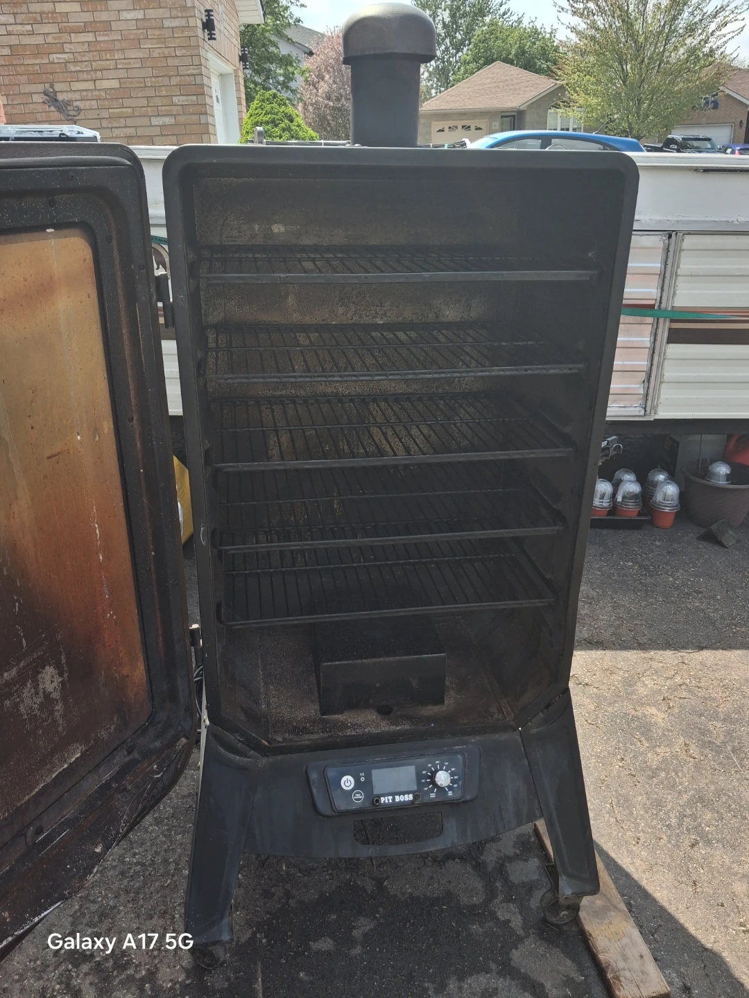 Pit Boss Pro Series Pellet Smoker - photo 3
