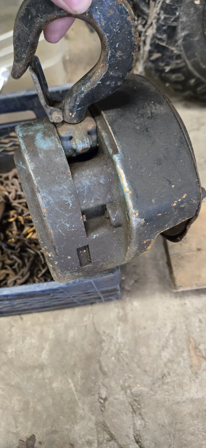 1 Ton Chain Hoist - photo 2
