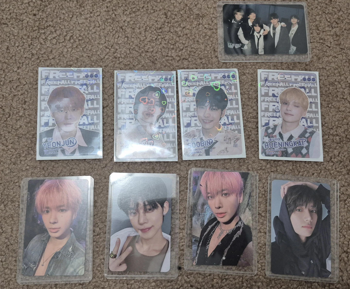 TXT Official Album, 54 Photocards, 88 Stickers & Holders! - photo 2
