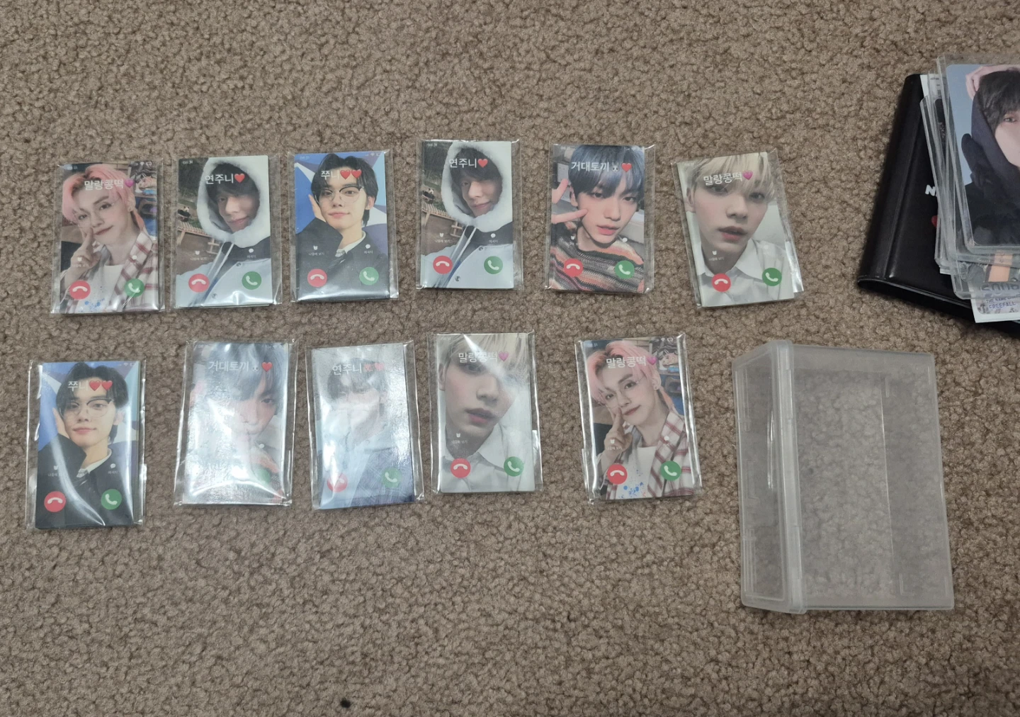 TXT Official Album, 54 Photocards, 88 Stickers & Holders! - photo 3